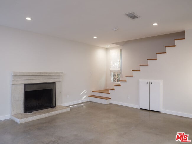 Building Photo - 2933 Acresite St