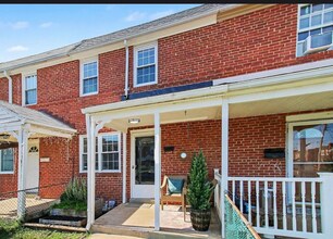 Building Photo - 3 Bedroom Middle River