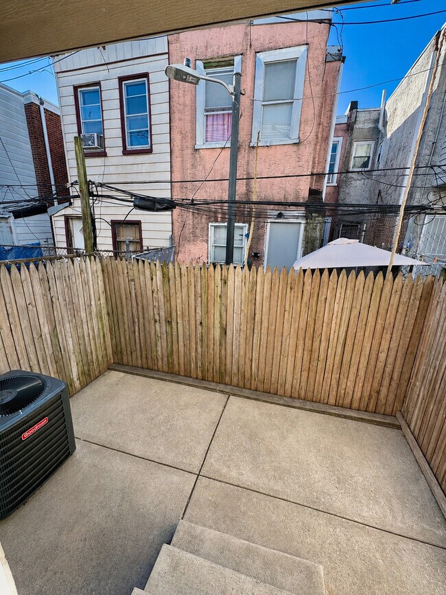 Building Photo - 3130 Hartville St