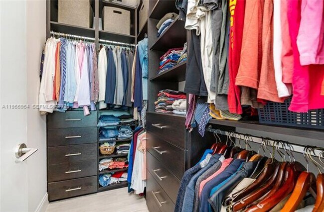 Building Photo - 7928 East Dr