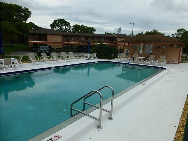 Building Photo - 110 Lakeside Dr