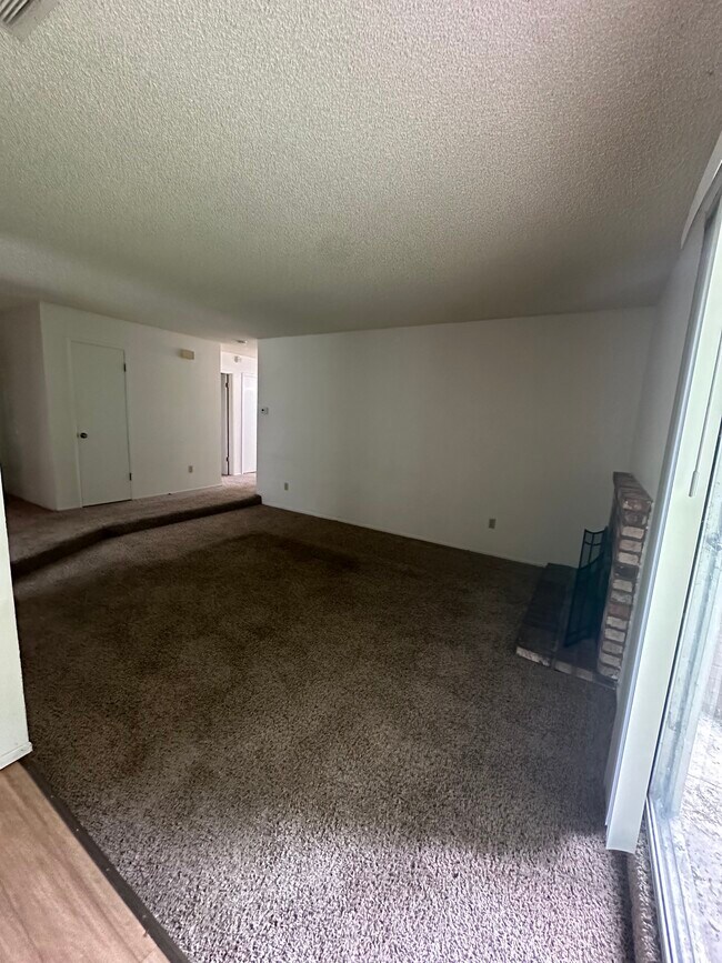 Building Photo - 2521 Casita Dr