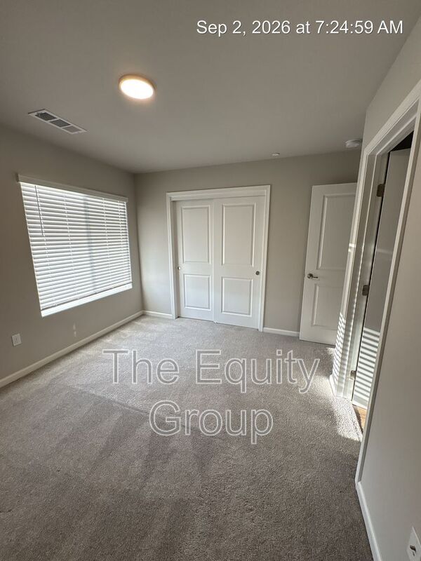 Building Photo - 418 S Summit St