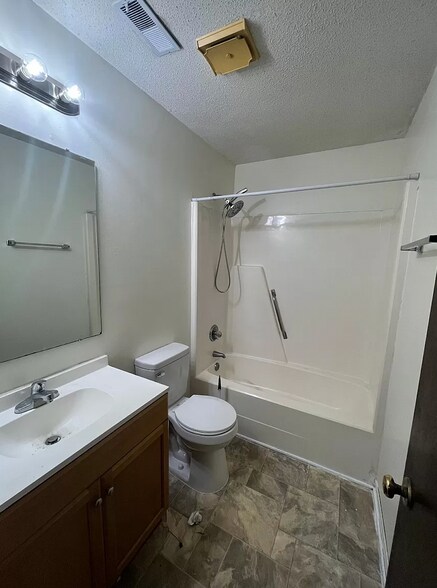 Building Photo - 3576 Torbay Dr
