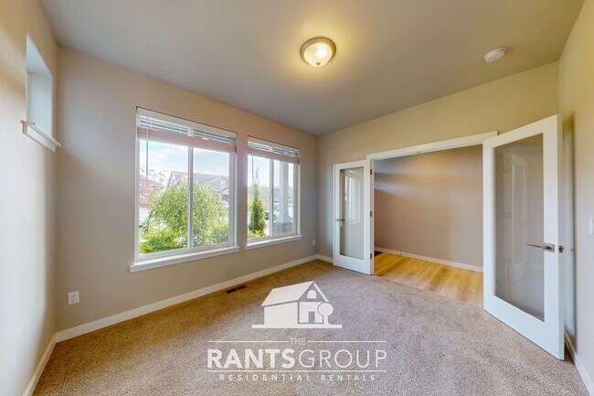Building Photo - Modern 3-Bed Home in Steilacoom Ridge w/ AC, Fenced Yard and Easy Commute to JBLM!