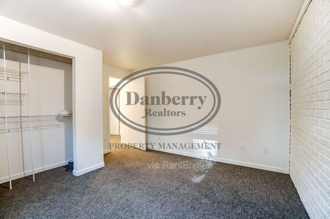 Building Photo - 3704 Willow Run Dr