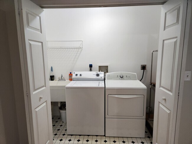 Building Photo - 651 Tulip Poplar Dr