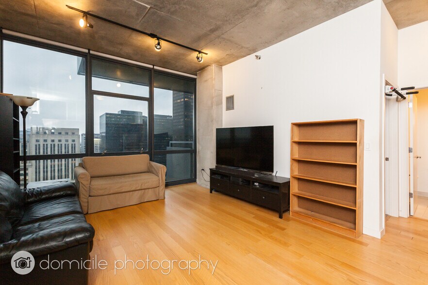 Building Photo - 235 W Van Buren St