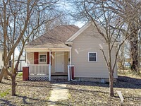 Building Photo - Charming 3-Bedroom, 1-Bathroom House in We...