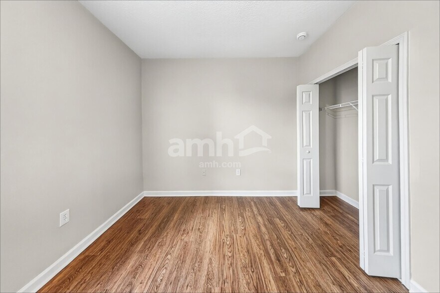 Building Photo - 810 Dunkirk Ave NW