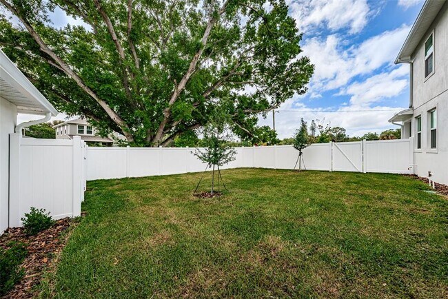 Building Photo - 1701 25th Ave N