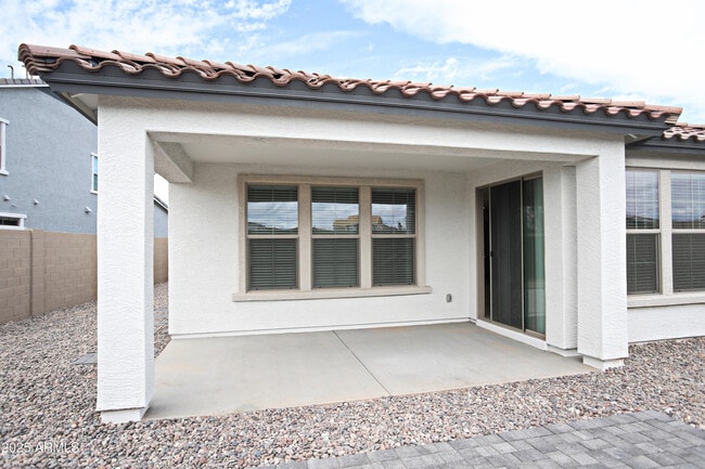 Building Photo - 831 W Finch Dr