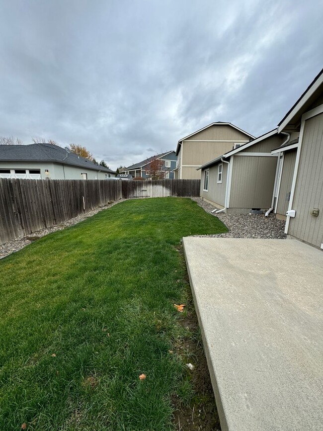 Building Photo - Beautiful Southside Home