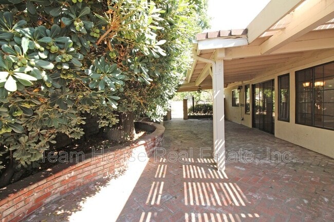 Building Photo - 25433 Plaza Escovar