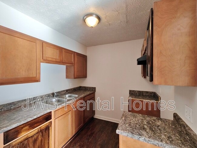 Building Photo - 226 Spruce St