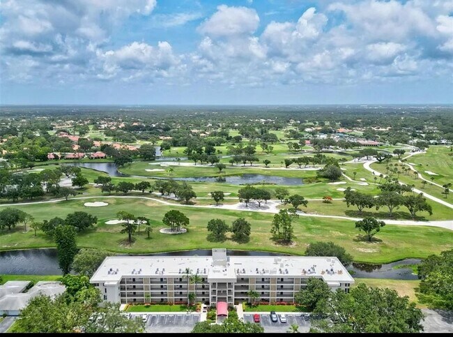 Building Photo - 7461 W Country Club Dr N