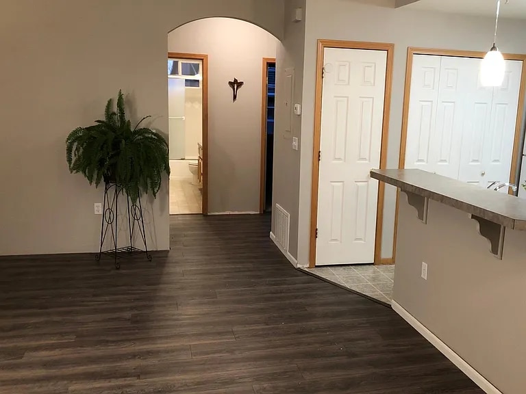 Building Photo - 4245 Boardwalk Dr