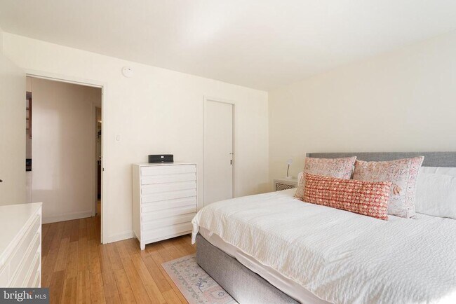 Building Photo - 1325 18th St NW