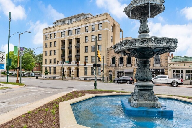 Building Photo - Fountain Plaza Hogshead