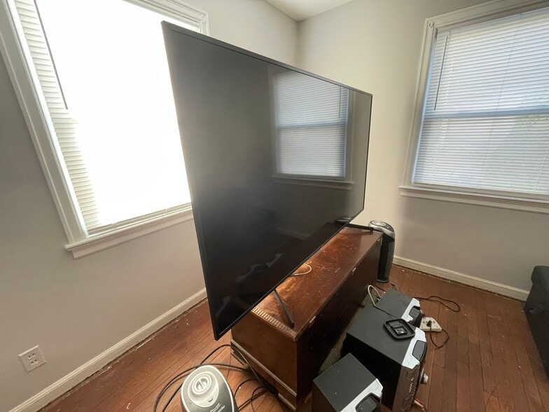 Building Photo - 112 Howard St