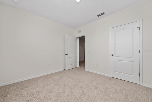 Building Photo - 804 Silver Palm Dr