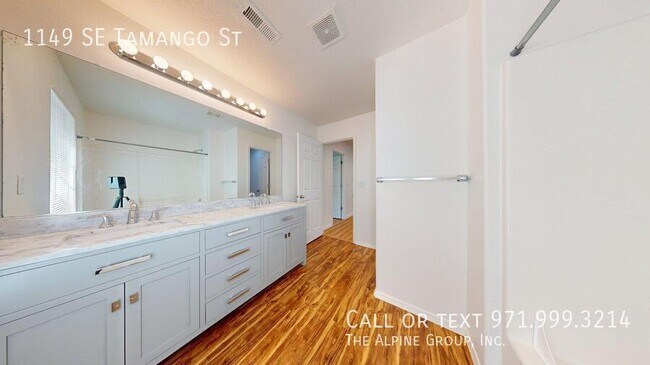 Building Photo - 1149 SE Tamango St