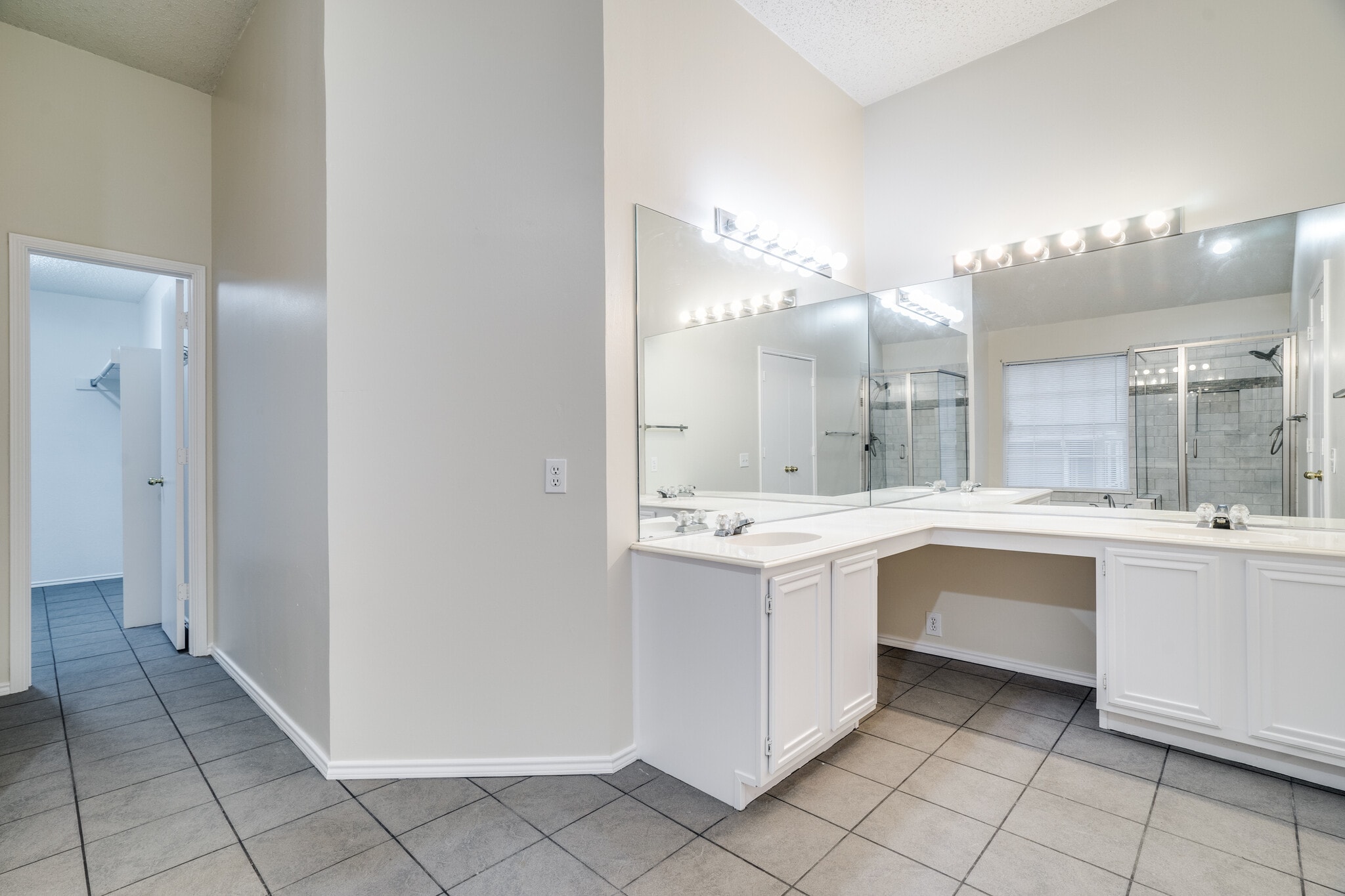 Separate vanities - 3607 Creekview Ct