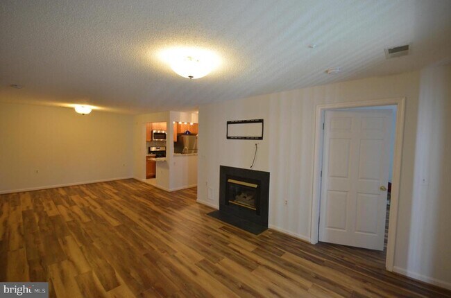 Building Photo - 10009 Vanderbilt Cir