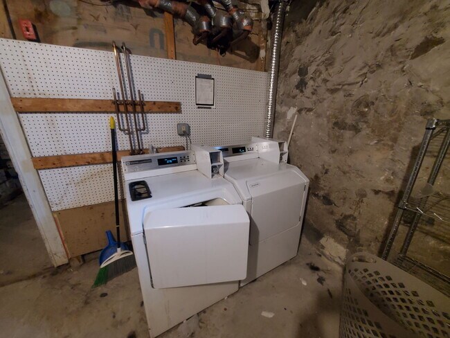 Building Photo - 3961 Washington St