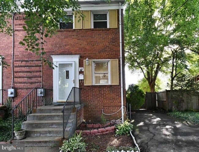 Building Photo - 41 Underwood Pl