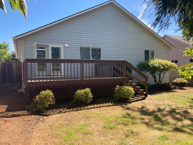 Building Photo - Three Bedroom Home in South Salem, Large Yard