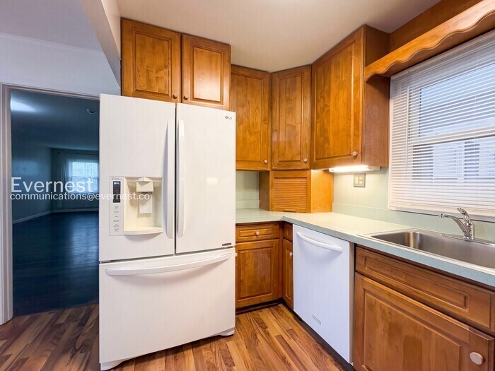 Building Photo - 2519 Kitmore Ln