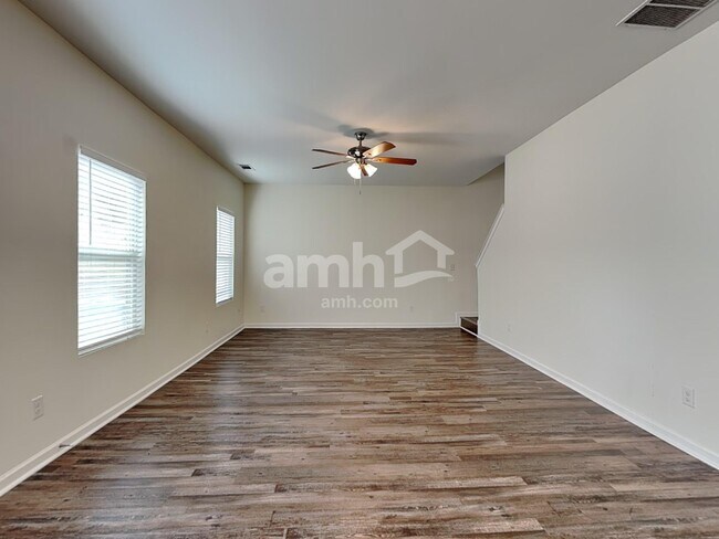 Building Photo - 290 Maxton Ave