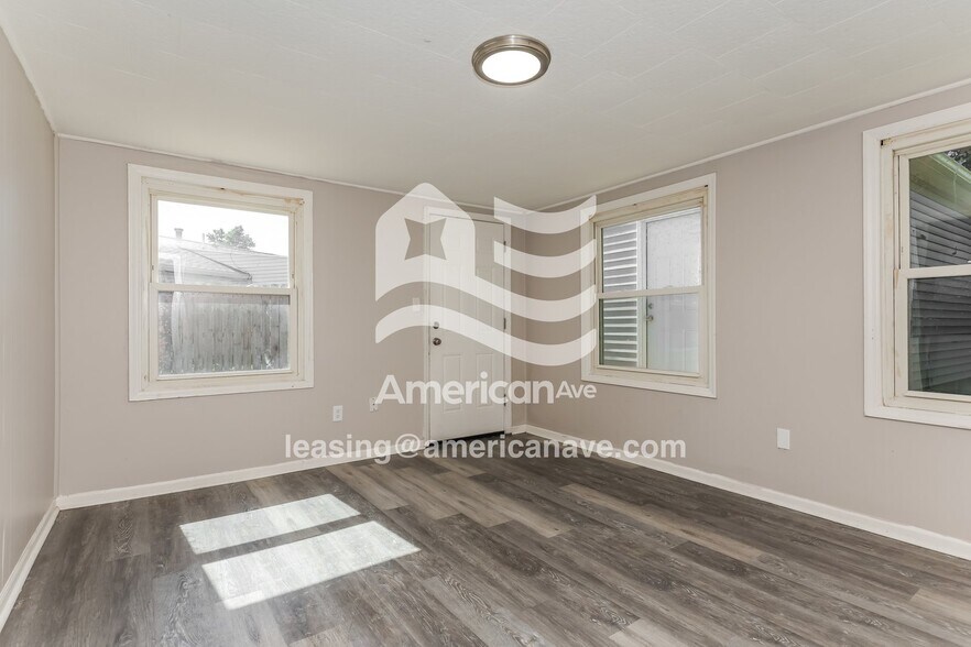 Building Photo - 2195 Mountview Cir