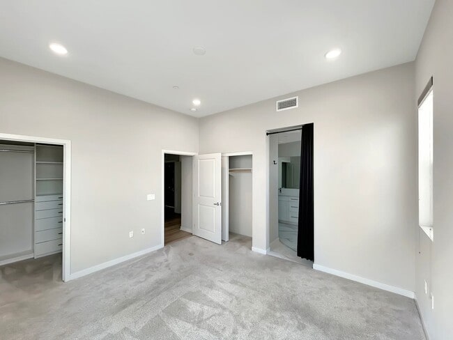 Building Photo - Stunning 3B/3BA 4-story Upgraded Home w/ P...