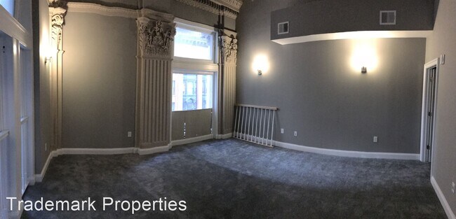 Building Photo - 208-210 E Redwood St