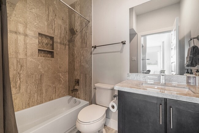 Building Photo - 925 Herkimer St