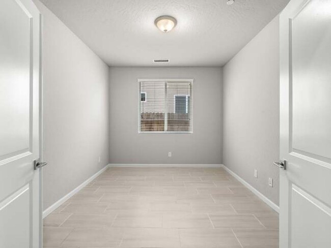 Building Photo - Summer Special $200 OFF!!! 1st Month!!!