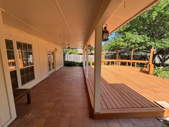 Building Photo - 4605 Pelham Dr