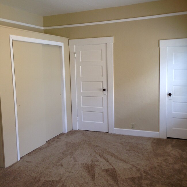 Master with three closets - 7217 N Fiske Ave