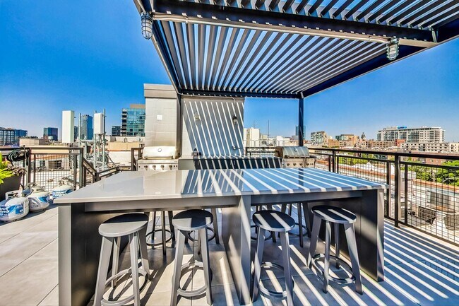 Building Photo - 525 N Halsted St