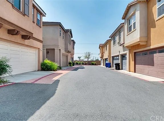 Building Photo - 277 Bloomington Ave