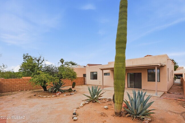 Building Photo - 1342 W Hopbush Way