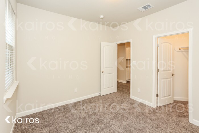 Building Photo - 6425 Tiger Pointe Dr.