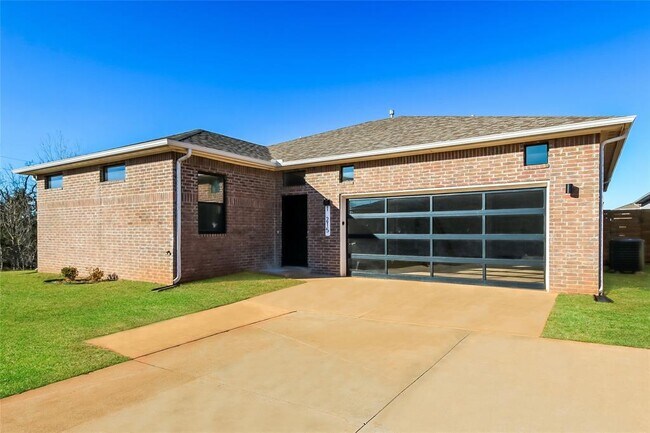 Primary Photo - 11215 Paradise Out Ln