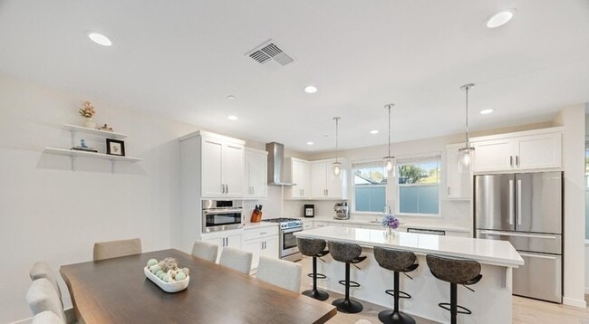 Building Photo - 1747 Linden Ln