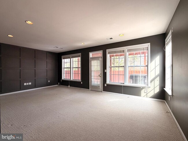 Building Photo - 43086 Shadow Terrace