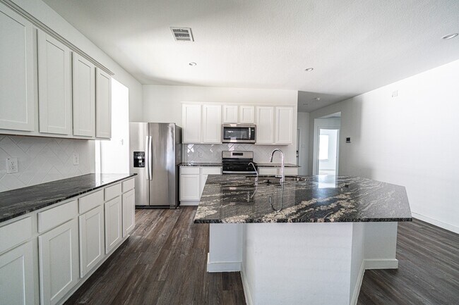 Building Photo - 8730 Anacua Dr