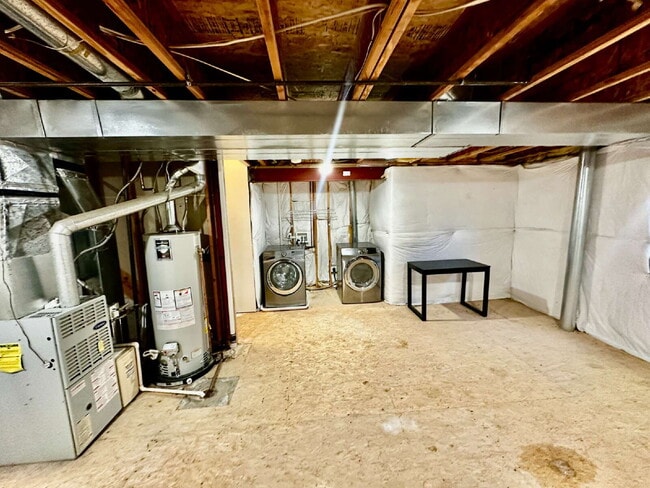 Building Photo - "Charming Centennial Retreat: Spacious 3-Bedroom Home with 2.5 Baths!