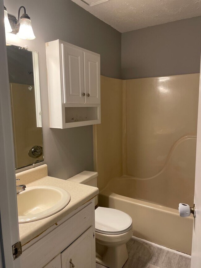 Building Photo - 529 Aspen Dr
